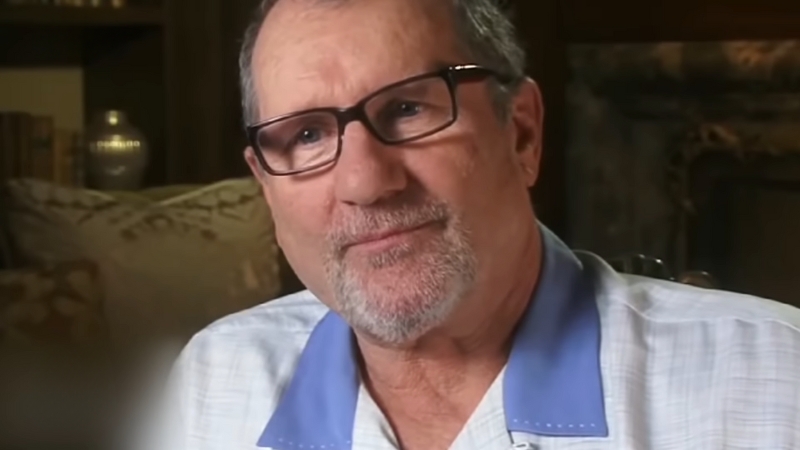 Ed O’Neill wears glasses and a casual shirt